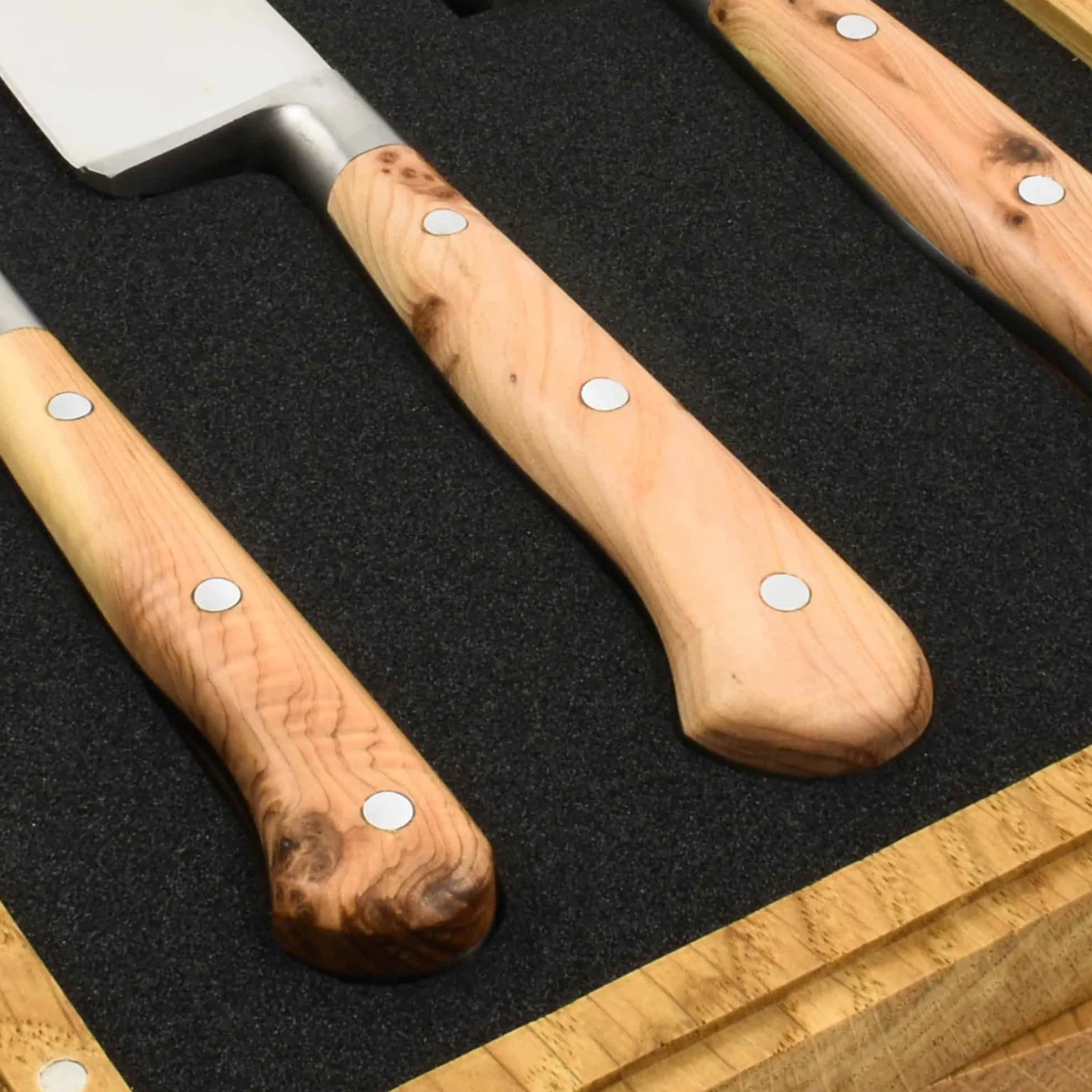 Laguiole en Aubrac Set of 3 Classic Knives in Oak Box, Juniper Sale